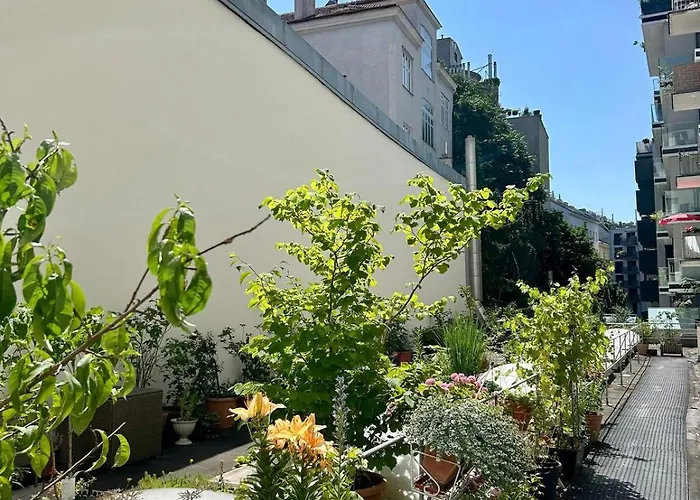 2-bedroom Next To Stadtpark Apartman