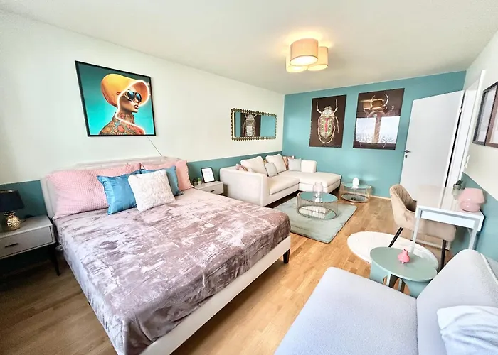 2-bedroom Next To Stadtpark Apartman *