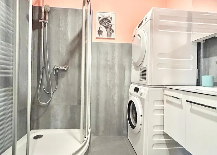 2-bedroom Next To Stadtpark Apartman